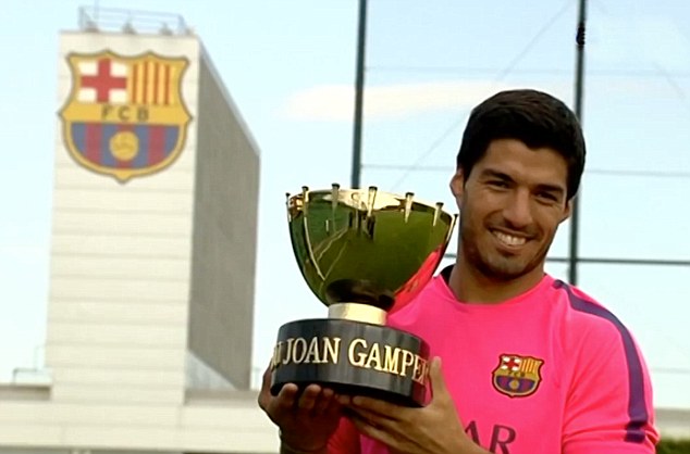 1408274829572 Image galleryImage Suarez trophy jpg