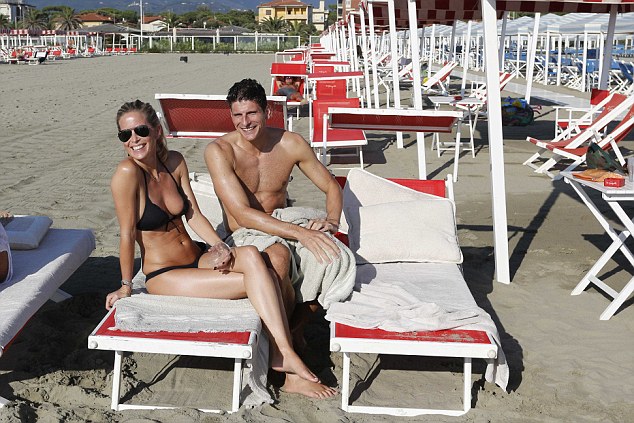 1408969297503 wps 1 Mario Gomez with his wife