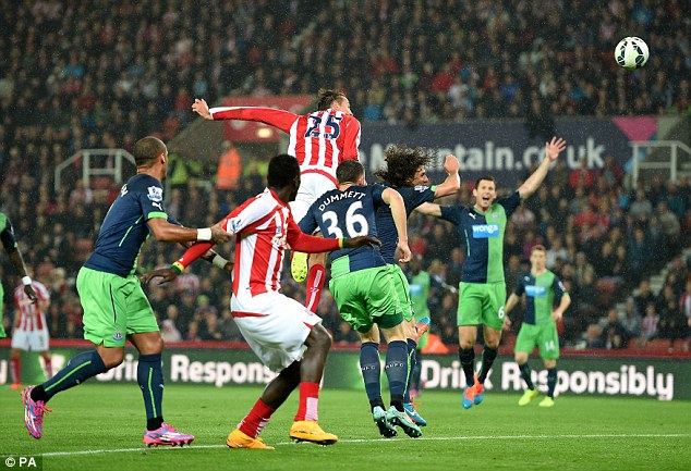 1412021281361 wps 3 Stoke City s Peter Crouch