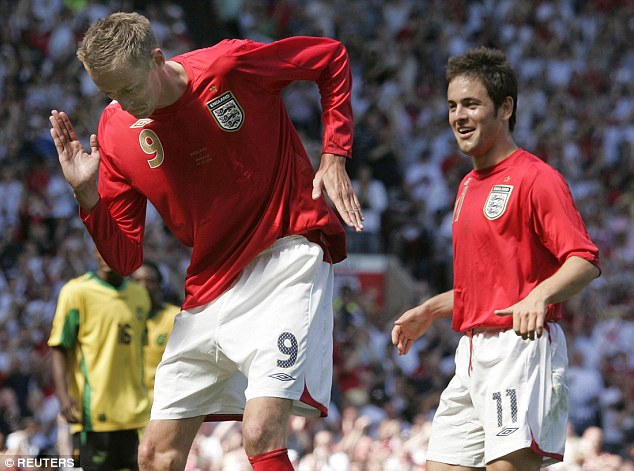 1412021286199 wps 4 England s Peter Crouch L 