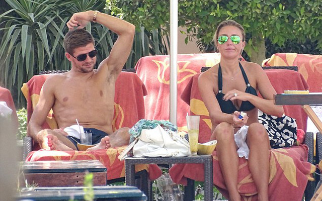 Steven-Gerrard-and-Alex-Curran-by-a-swimming-pool