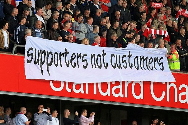 1ewweererer1414248586757 wps 3 Liverpool fans protest wi