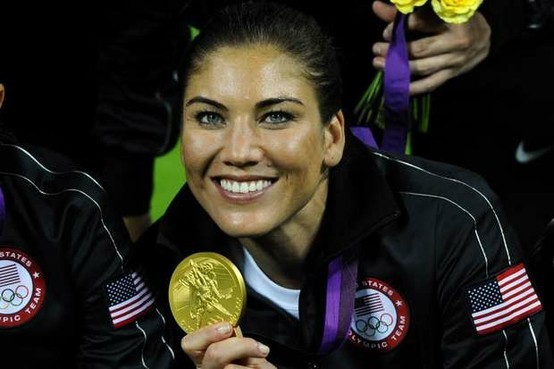 hope-solo-with-medal
