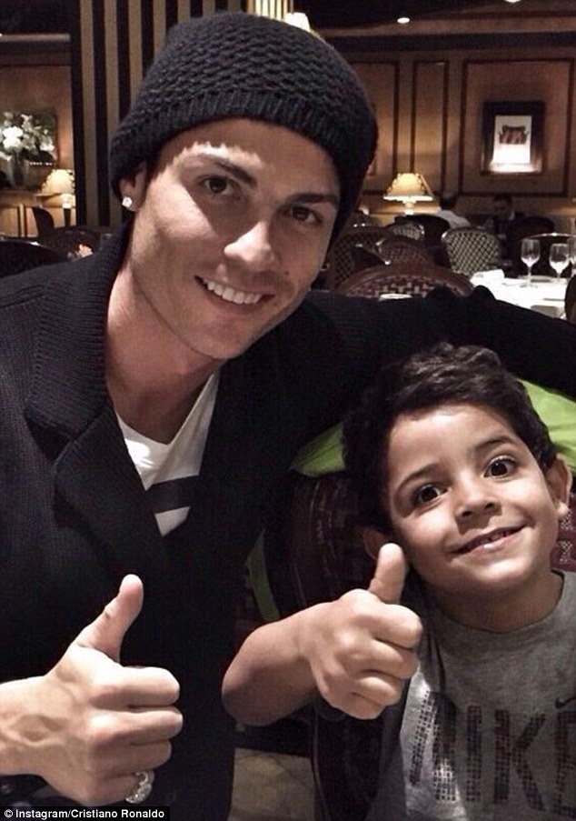 1416091536402 wps 2 ronaldo son JPG