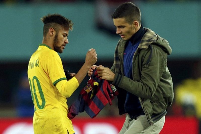 1416343062385 Image galleryImage Brazil s Neymar signs an 