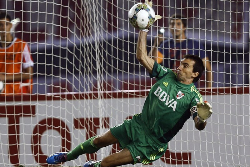 23907A4F00000578-2852850-River Plate goalkeeper Marcelo Barovero was a hero after saving -23 1417170846684