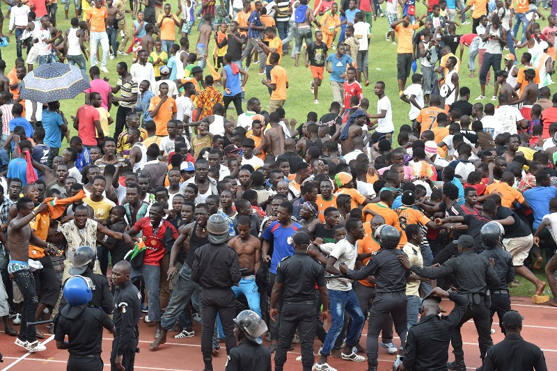 ivory-coast-pitch-invasion-afcon-cameroon-19112014 bps88oku4yay1aah3yj7z0blk