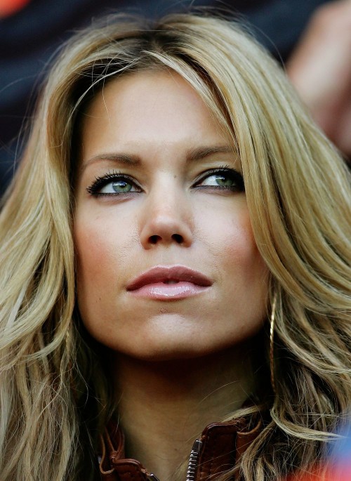sylvie-van-der-vaart-pictures-03-500x685
