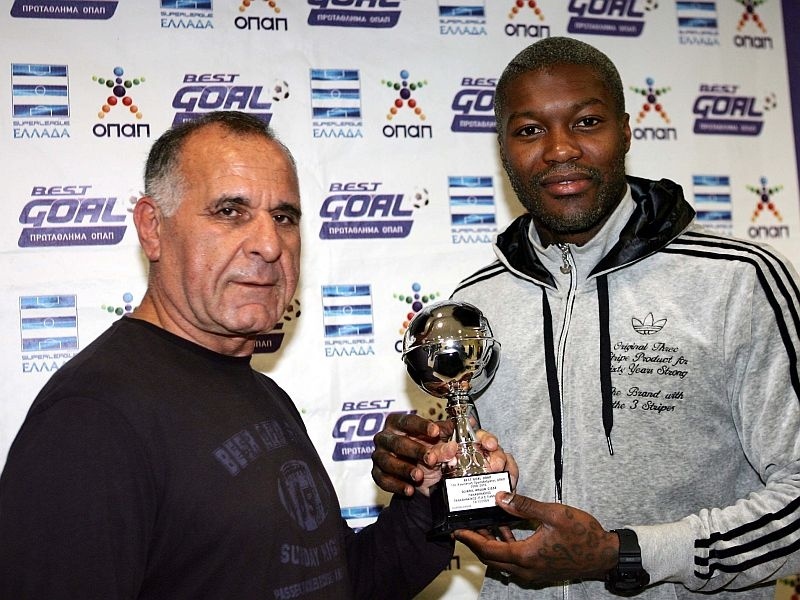 «Παίζεται» για Κωνσταντίνου