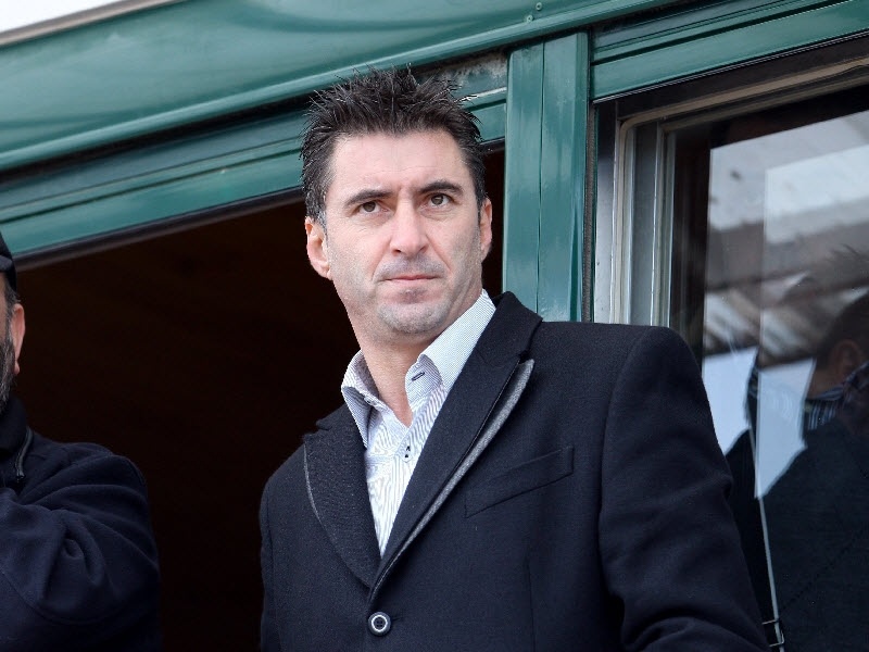 Χέρια... δεμένα