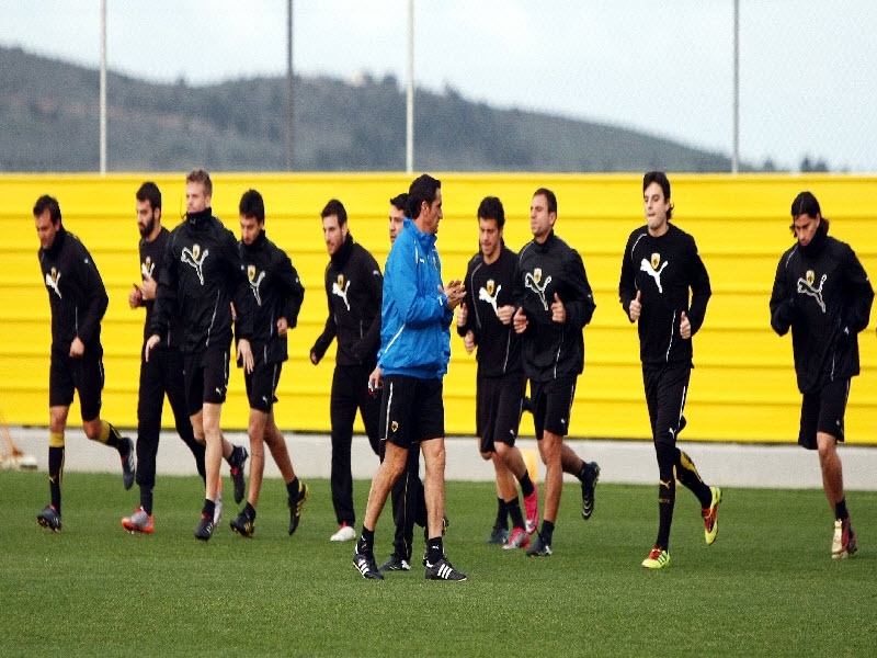 Ας αποφασίσουν ποια ΑΕΚ θέλουν