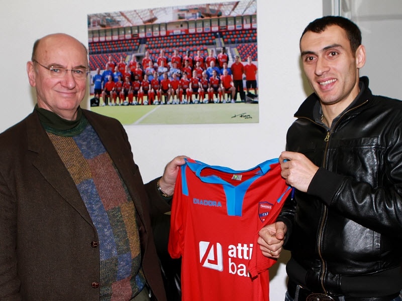 Υπέγραψε ο Κβιρκβέλια στον Πανιώνιο (video)