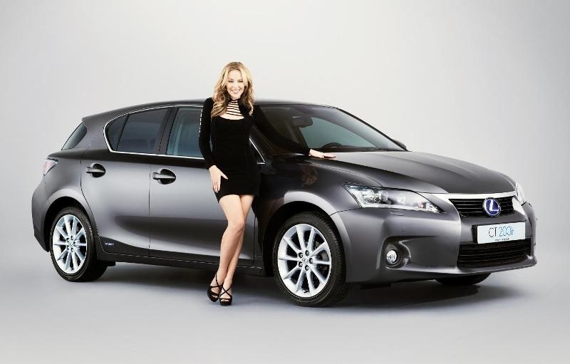 Η Κάιλι Μινόγκ είναι το νέο πρόσωπο της Lexus