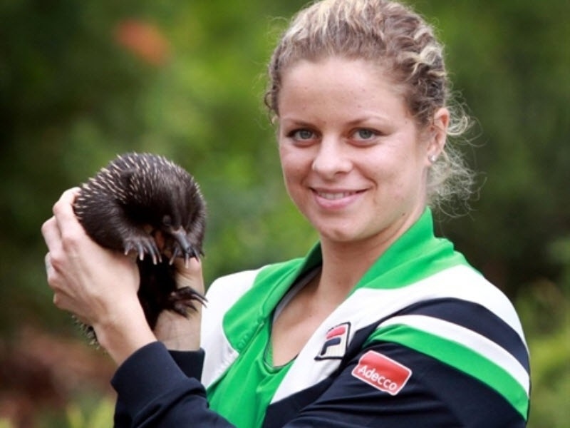 Η Κλάιστερς αγκαλιά με την Ματίλντα