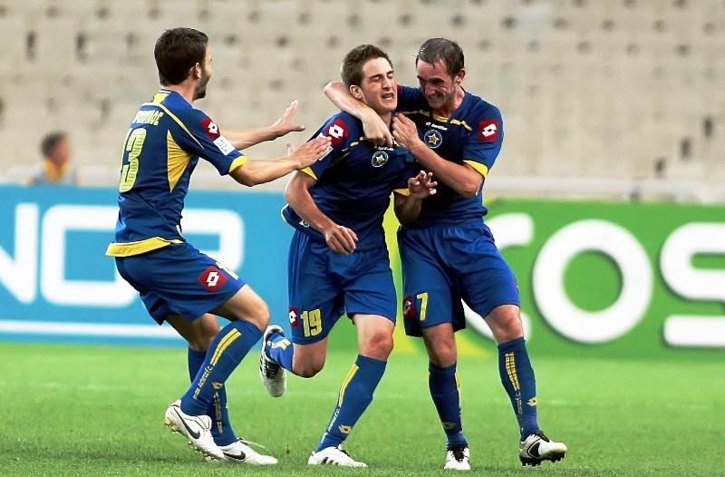 Συνεχίζει ελληνικά