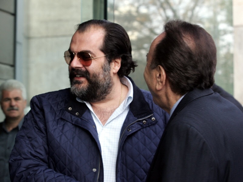 Όποιος νιώθει ότι θίγεται, αποχωρεί;