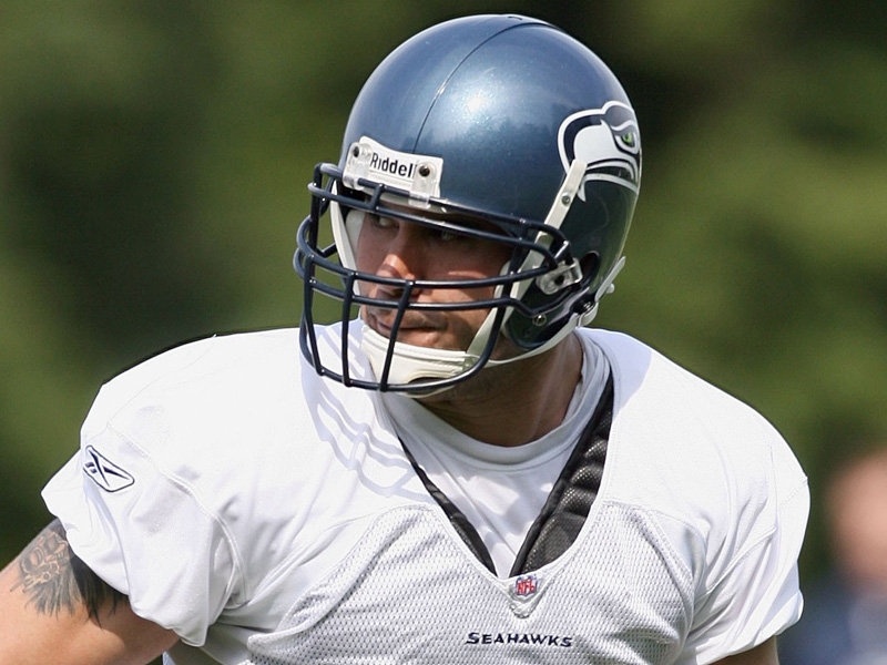 Ο Tatupu στο χειρουργείο