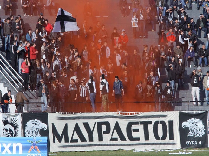 Πάντα με τον κόσμο της