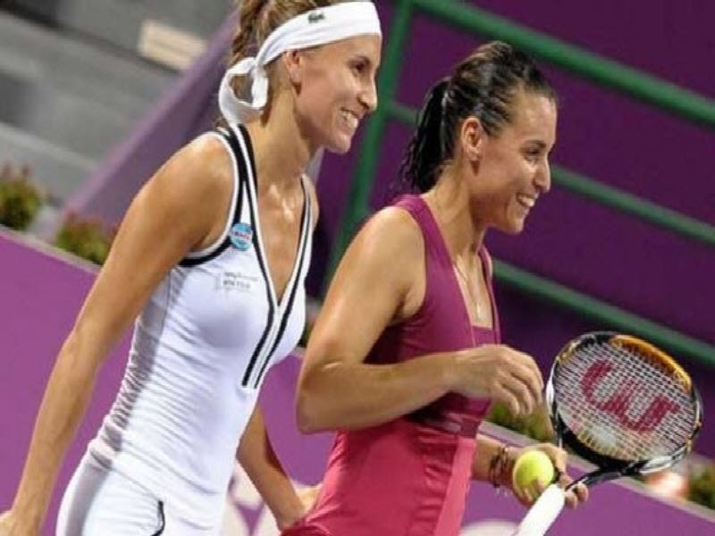 Λατινικό χρώμα στο διπλό γυναικών