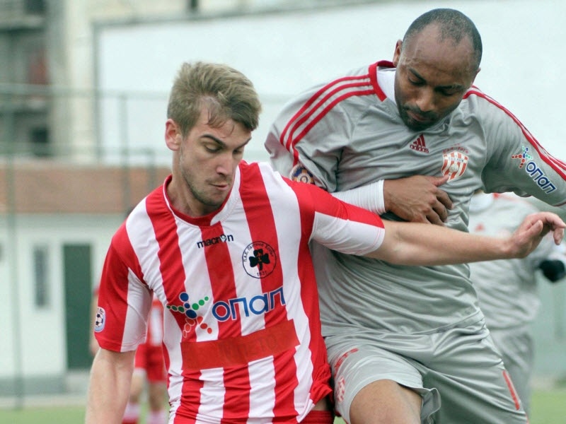 Υπογράφει ο Χριστουλάκης