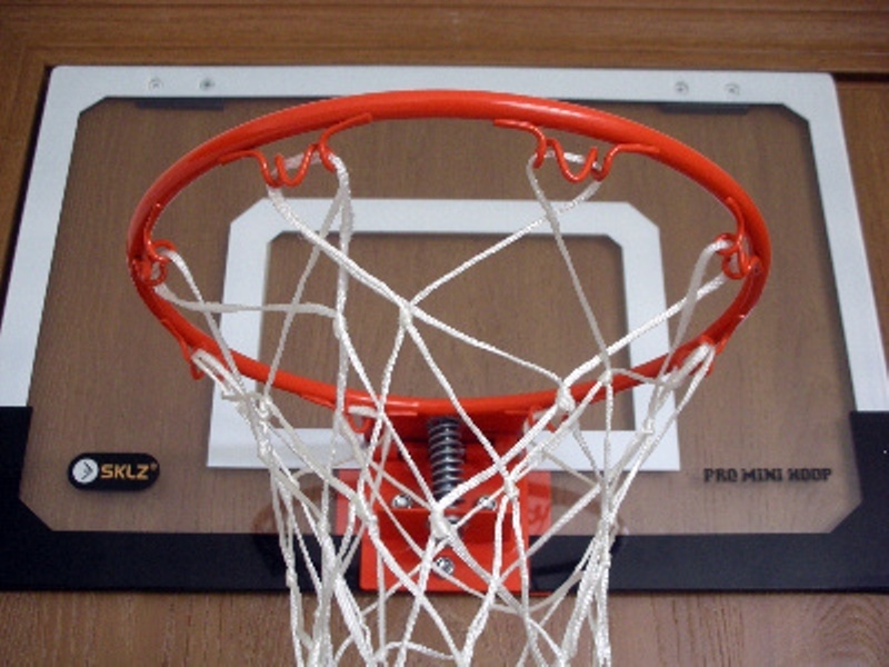 "Αυτοκαρφώθηκε" αντί να καρφώσει