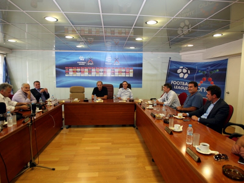 Σκέφτονται αποχή!