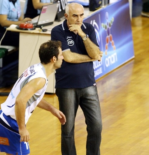 Έφυγε ο Χαριτωνίδης