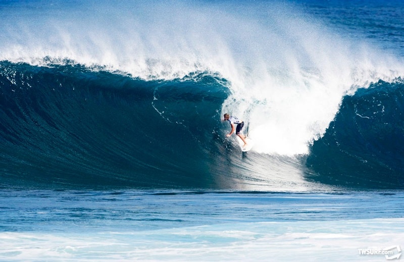 O John Florence κερδίζει το 2011 Volcom Pipe Pro