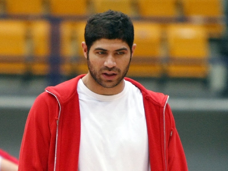 Στο πλευρό του οι Αγγελόπουλοι