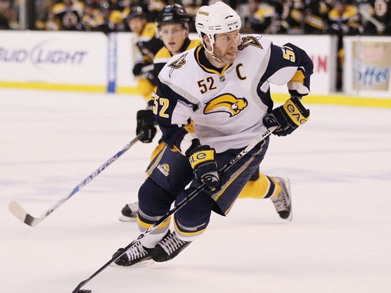 Τελειώνουν τον αρχηγό