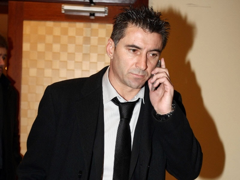 Ο Θόδωρος και το… δίπορτο