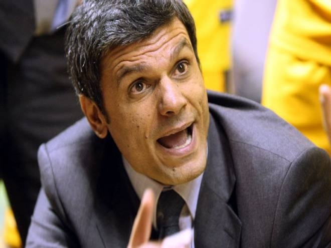 Με τα μούτρα στη δουλειά!