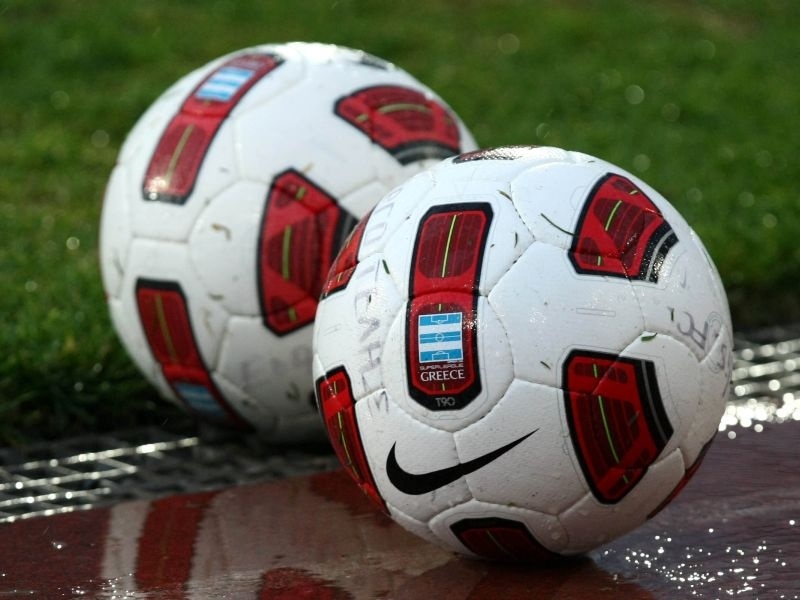 Ακάθεκτη η Αχλαδερή