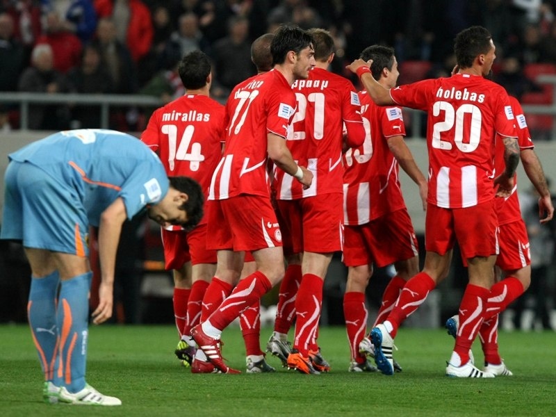 Με το μαχαίρι στα δόντια...