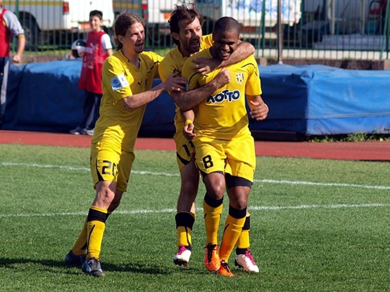 Ελπίζει σε play out