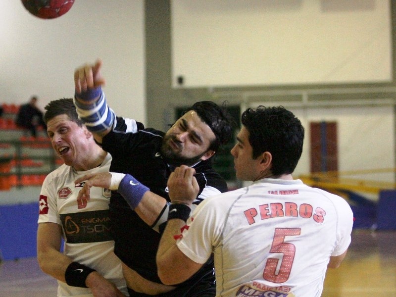 Με πολλές απουσίες