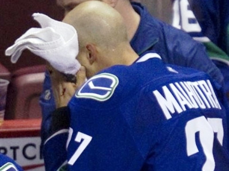 Έξι με οκτώ εβδομάδες ο Malhotra