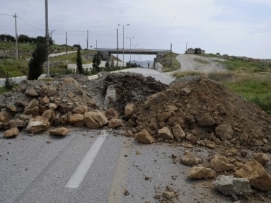 Νέα οδοφράγματα στη Λαυρίου