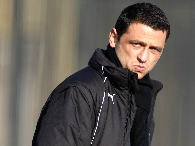 Να «σφραγίσει» την παραμονή