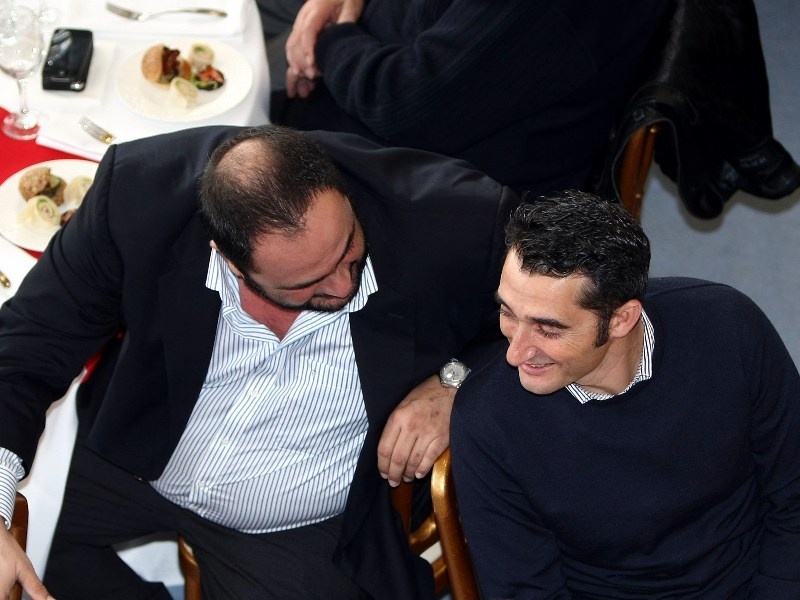Κάθισαν στο ίδιο... τραπέζι!