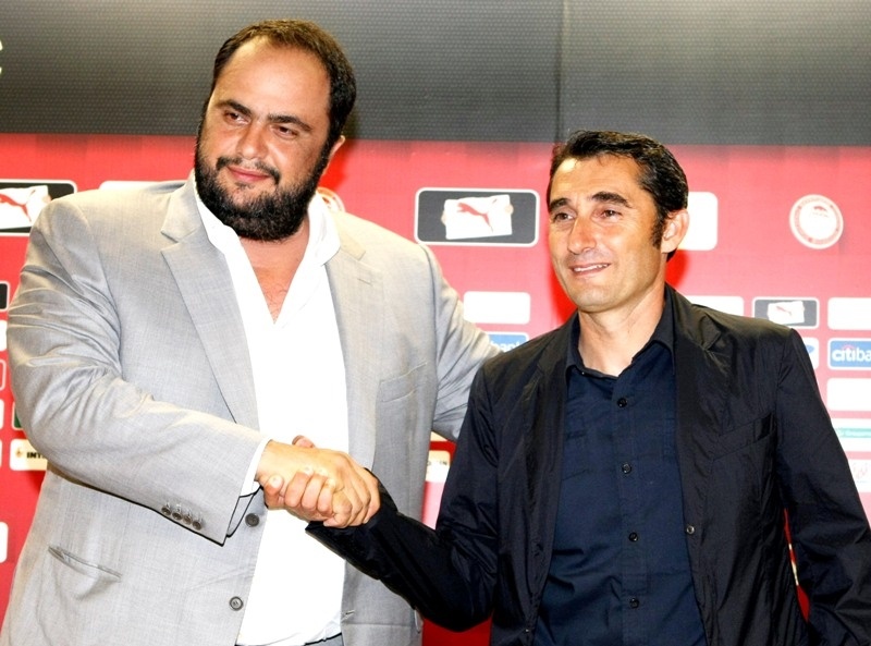 Δύο ανδρών αρχή!