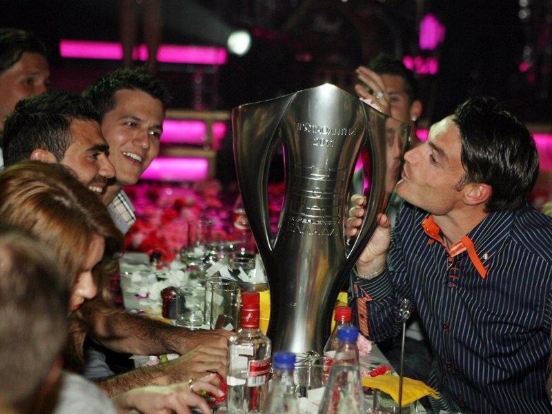 «Τους γλεντάμε στο γήπεδο» (pics)