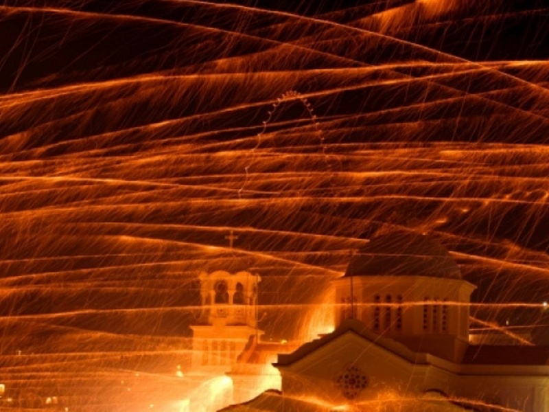 Ο ρουκετοπόλεμος άναψε φωτιές