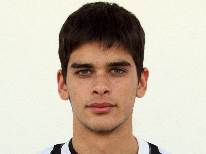 «Κοιτάει» Τριανταφυλλάκο