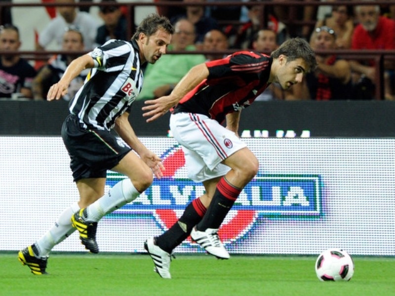 Περιμένει στο… ακουστικό του