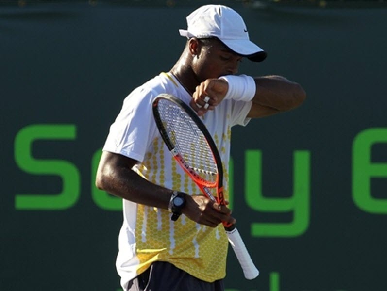 «Να απολογηθεί άμεσα»