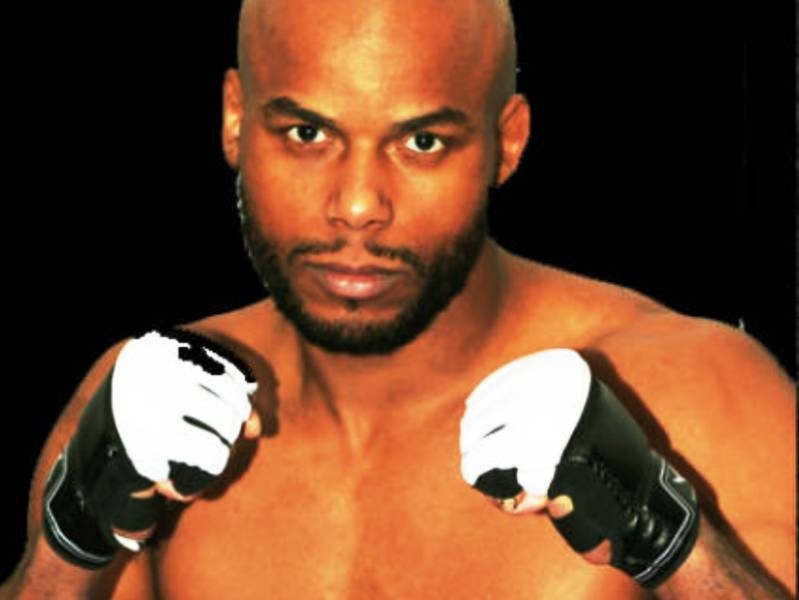 Εντυπωσιακός ο M’ Pumbu