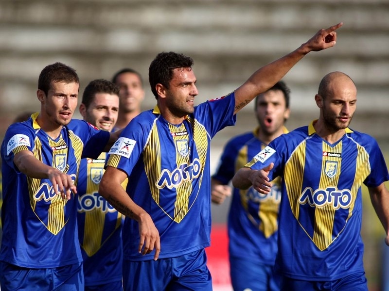 Εκτός Καούνος και Μπακάκης