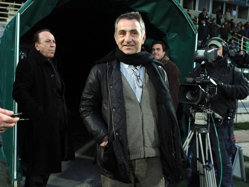 Εγκαταλείπει ο Βεκρής