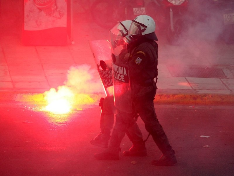 Ένταση σε... τρία μέτωπα!